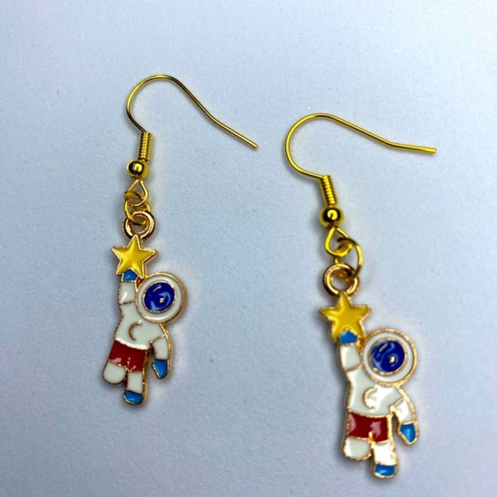 NWT - Astronaut on Star Metal Dangle Earrings Gold Back - 1 inch